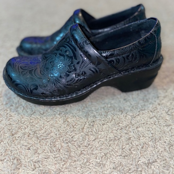 Clogs - Picture 2 of 2